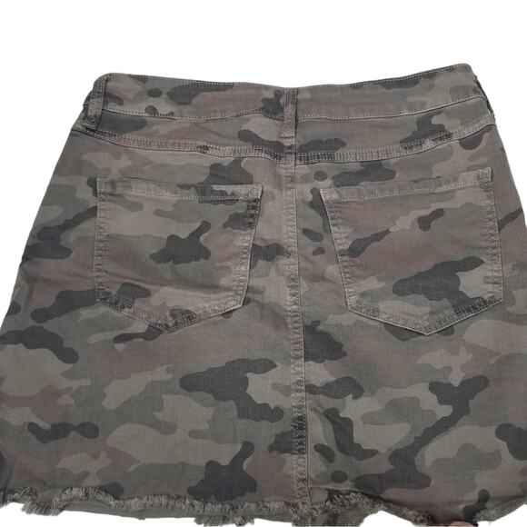 Rewash Skirt 1R W30 Camo Mini Button Fly Raw Hem - Picture 2 of 5